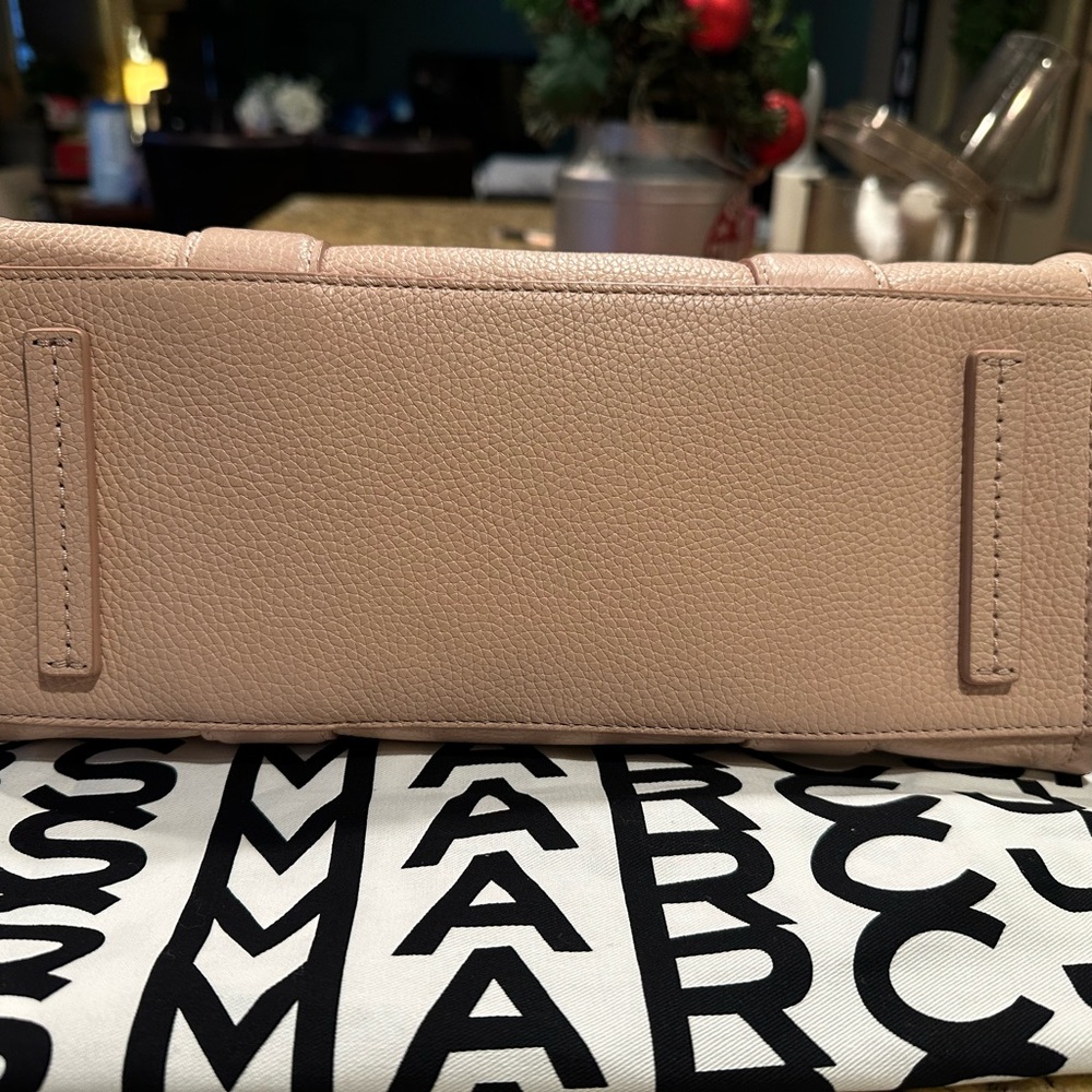 Marc Jacobs The Leather Medium Tote Bag - Picture 8 of 9